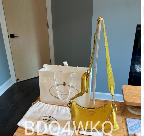 Prada Re-Edition 2005 Saffiano, Yellow